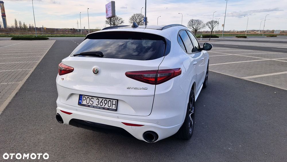 Alfa Romeo Stelvio 2.0 Turbo 16V AT8-Q4 Ti - 6