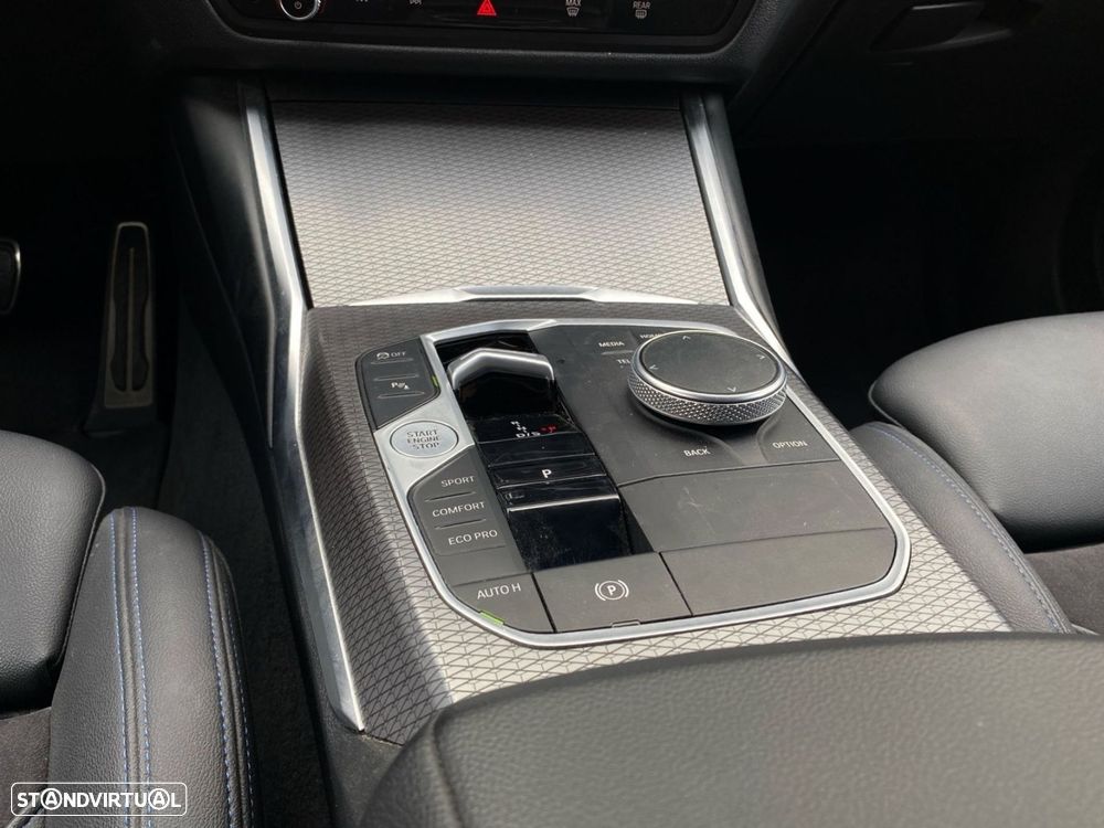 BMW 320 d Touring Pack Desportivo M Auto - 11