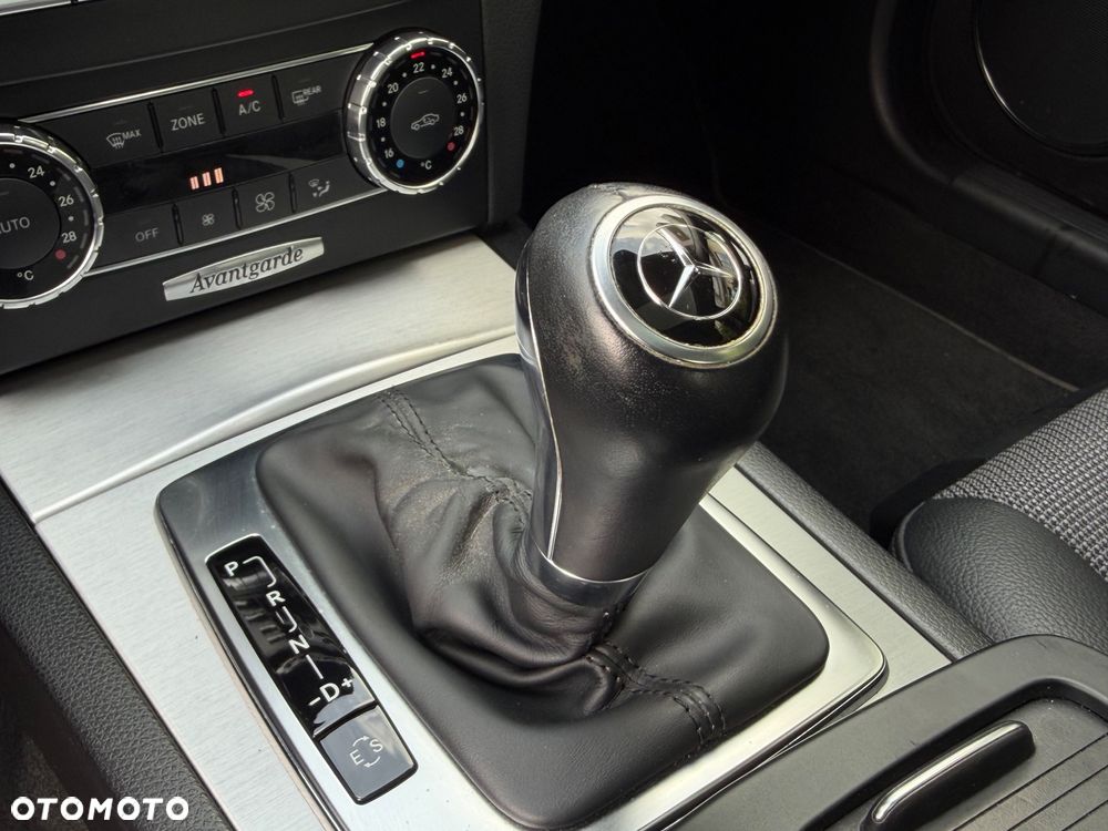 Mercedes-Benz Klasa C 250 CGI Automatik BlueEFFICIENCY Avantgarde - 36