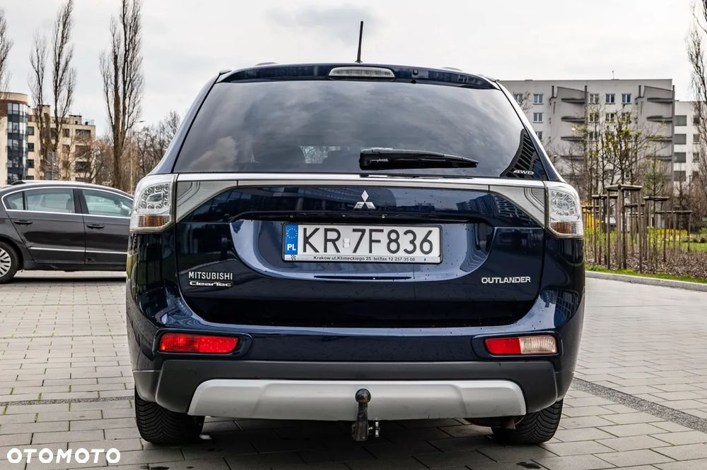 Mitsubishi Outlander 2.0 Instyle Navi 4WD CVT - 8