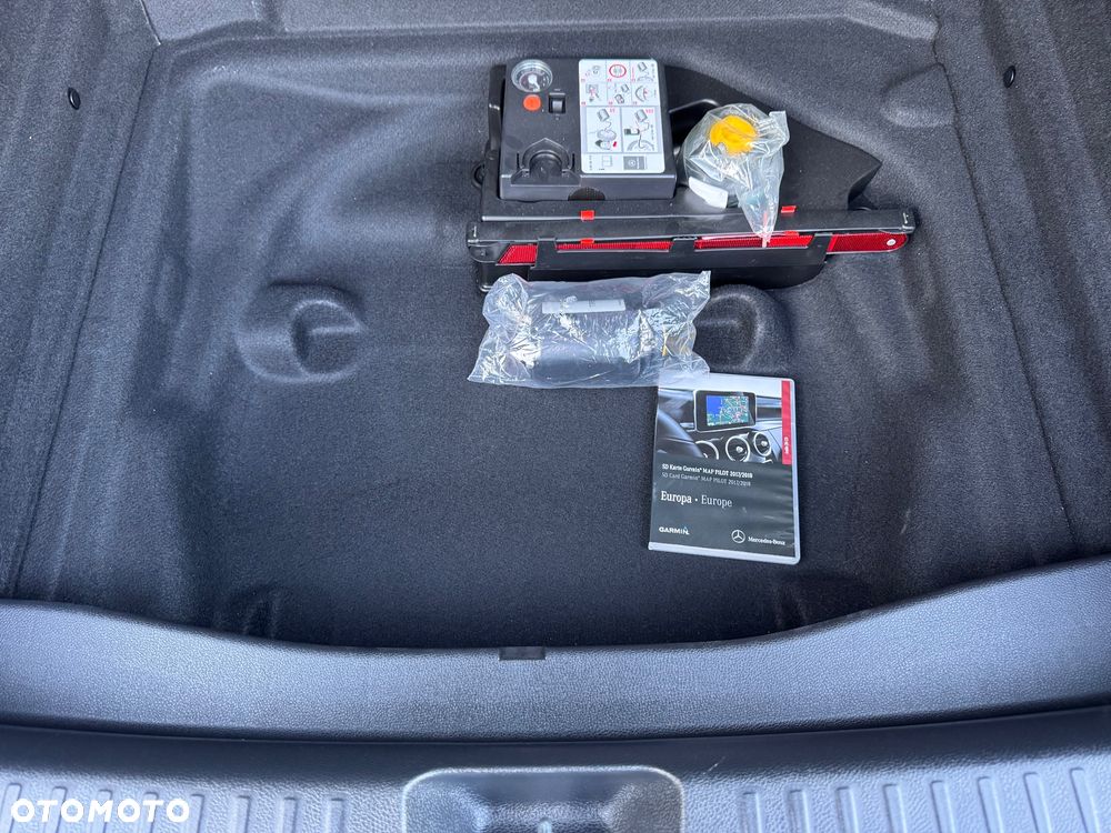 Mercedes-Benz GLA 200 7G-DCT UrbanStyle Edition - 30