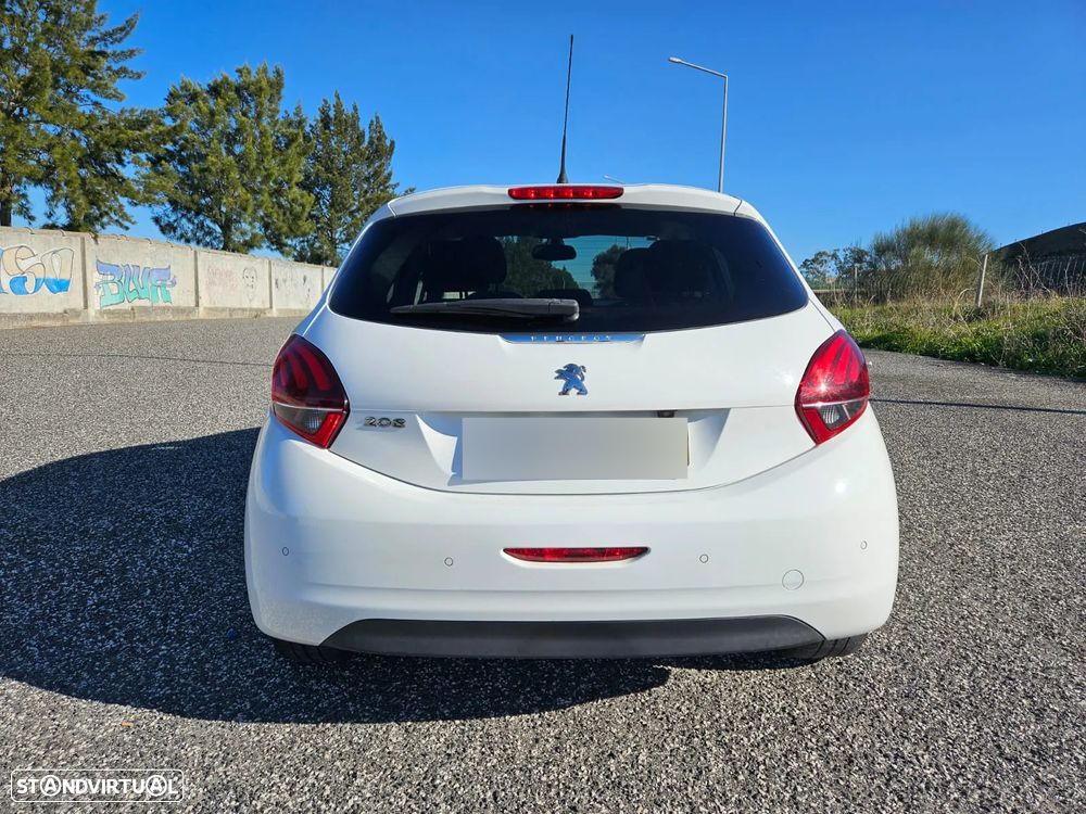 Peugeot 208 - 4