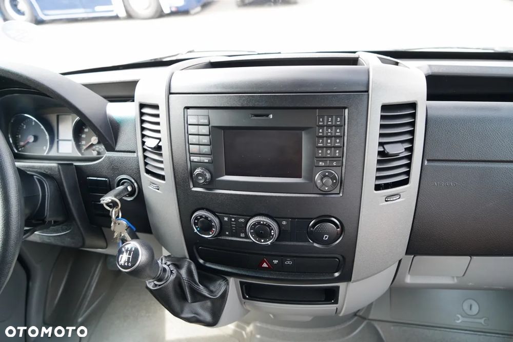 Volkswagen CRAFTER / KONTENER / 2017 ROK / BLIŹNIAK / 3 MIEJSCA / SPROWADZONY / PO KONTRAKCIE SERWISOWYM - 29