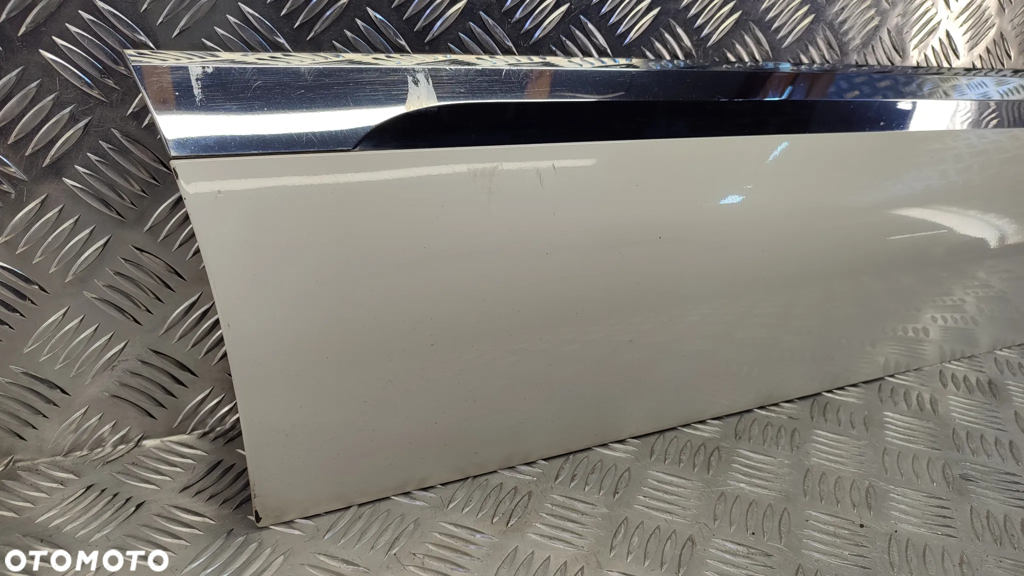 VW TOUAREG 7P 10-18R LISTWA OZDOBNA DRZWI BIALA LR9A CHROM TYL PRAWA 7P6854950 H - 2