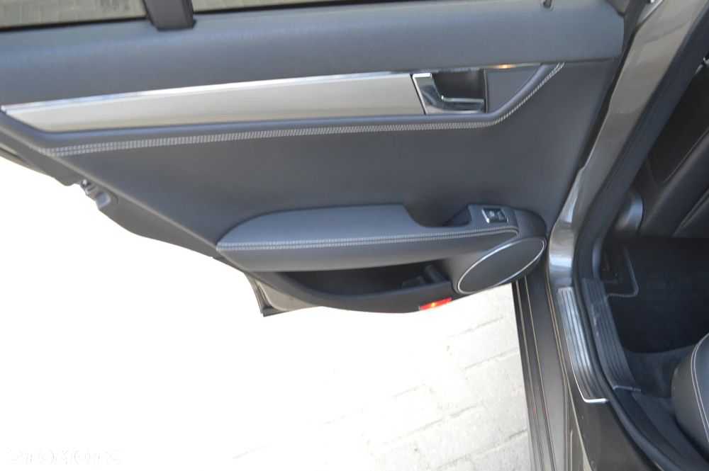 Mercedes-Benz Klasa C 280 7G-TRONIC Avantgarde Sport Edition - 19