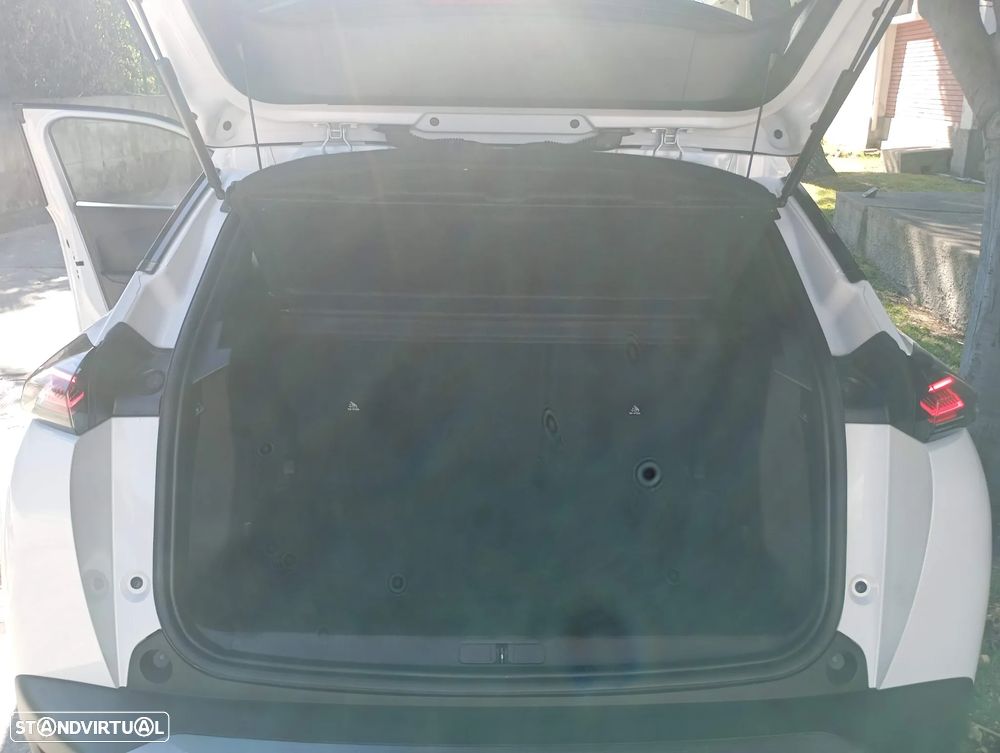Peugeot 2008 1.2 Hybrid Allure e-DCS6 - 11