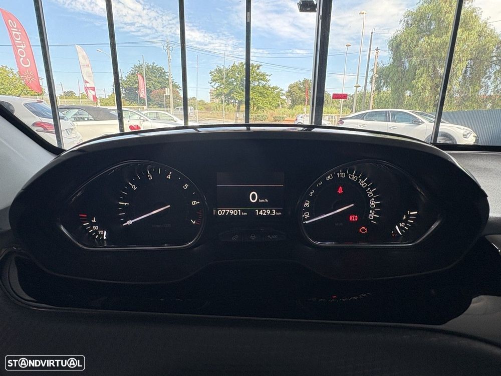 Peugeot 2008 1.2 PureTech Allure - 12