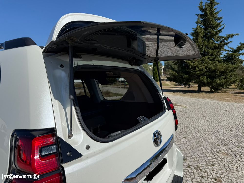 Toyota Land Cruiser 3.0 D-4D Auto 60th Anniversary - 13