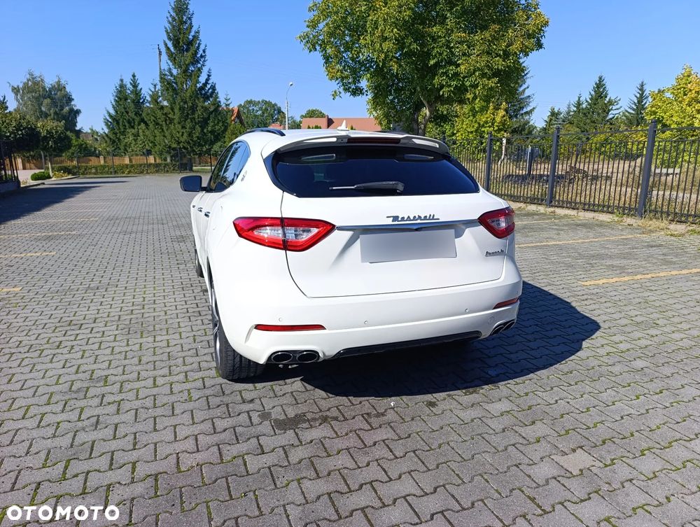 Maserati Levante Essence - 7