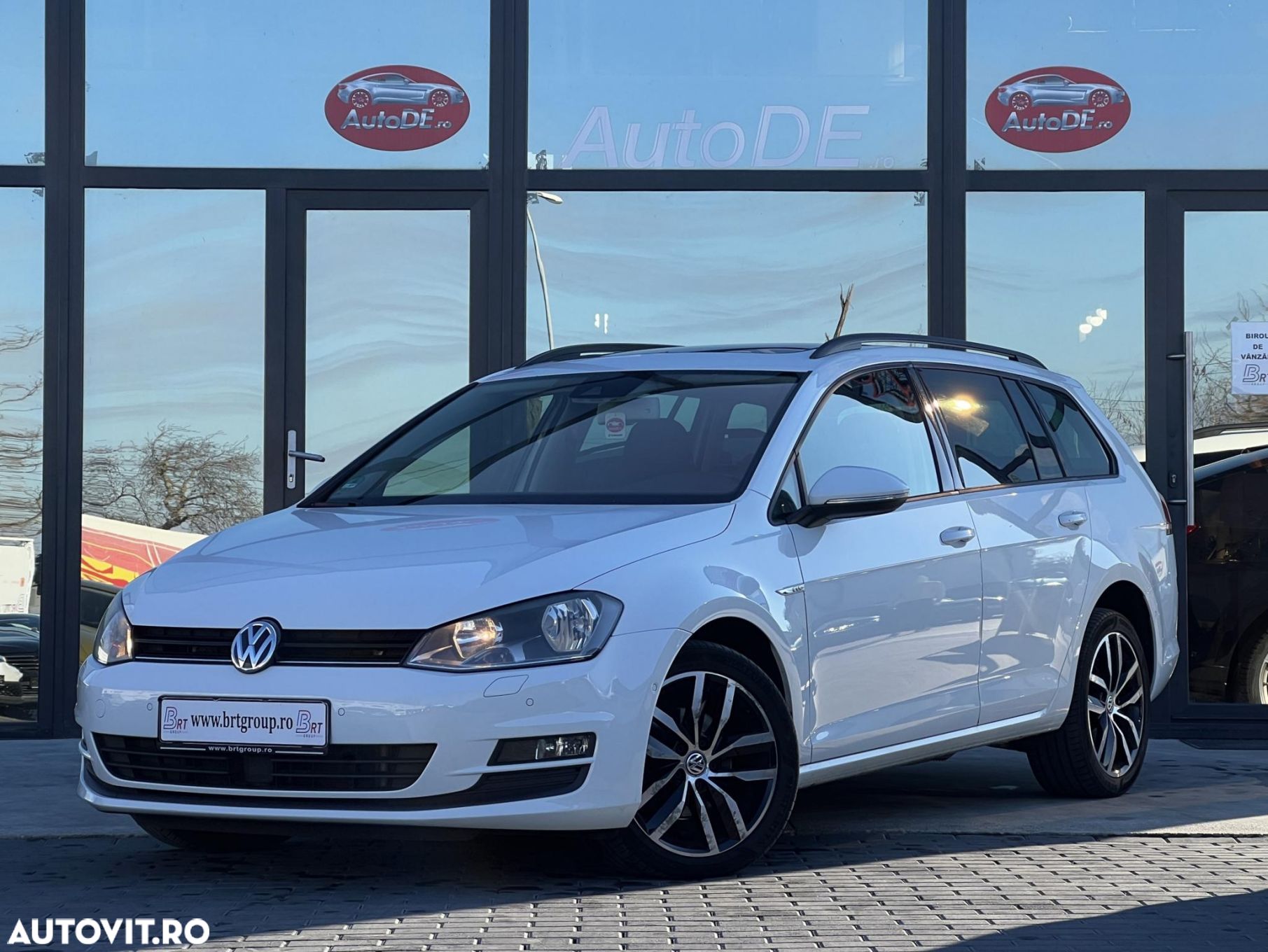 Volkswagen Golf - 1