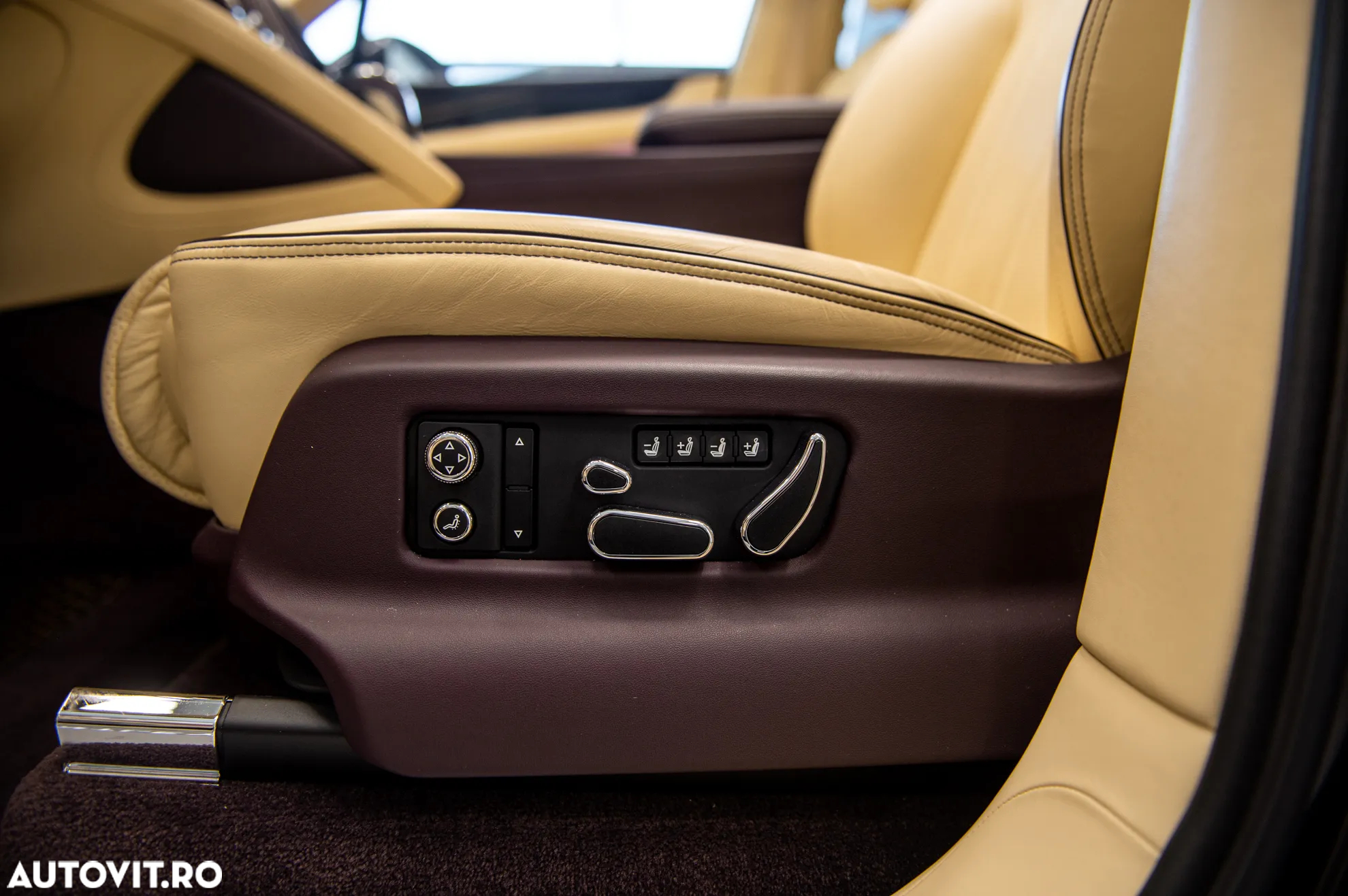 Bentley Bentayga - 28
