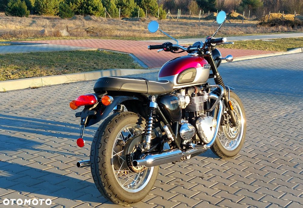 Triumph Bonneville - 9