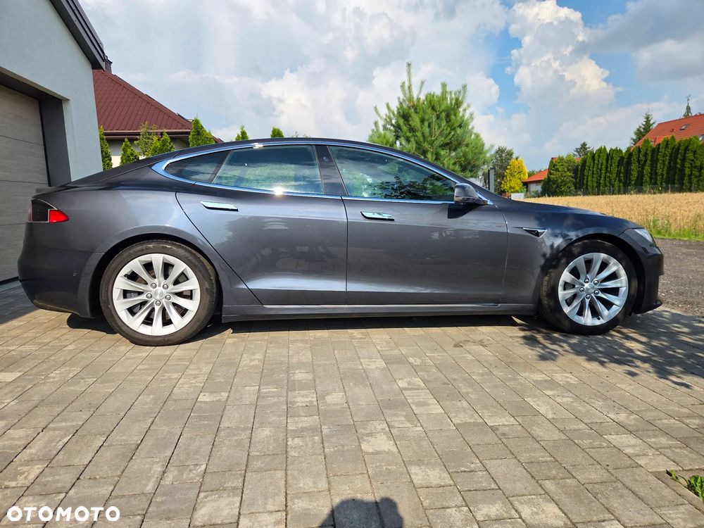 Tesla Model S - 6