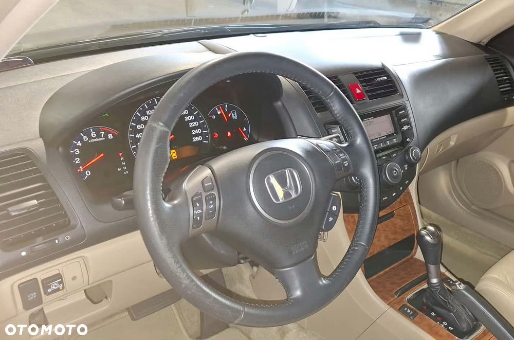 Honda Accord 2.0 Executive - 10