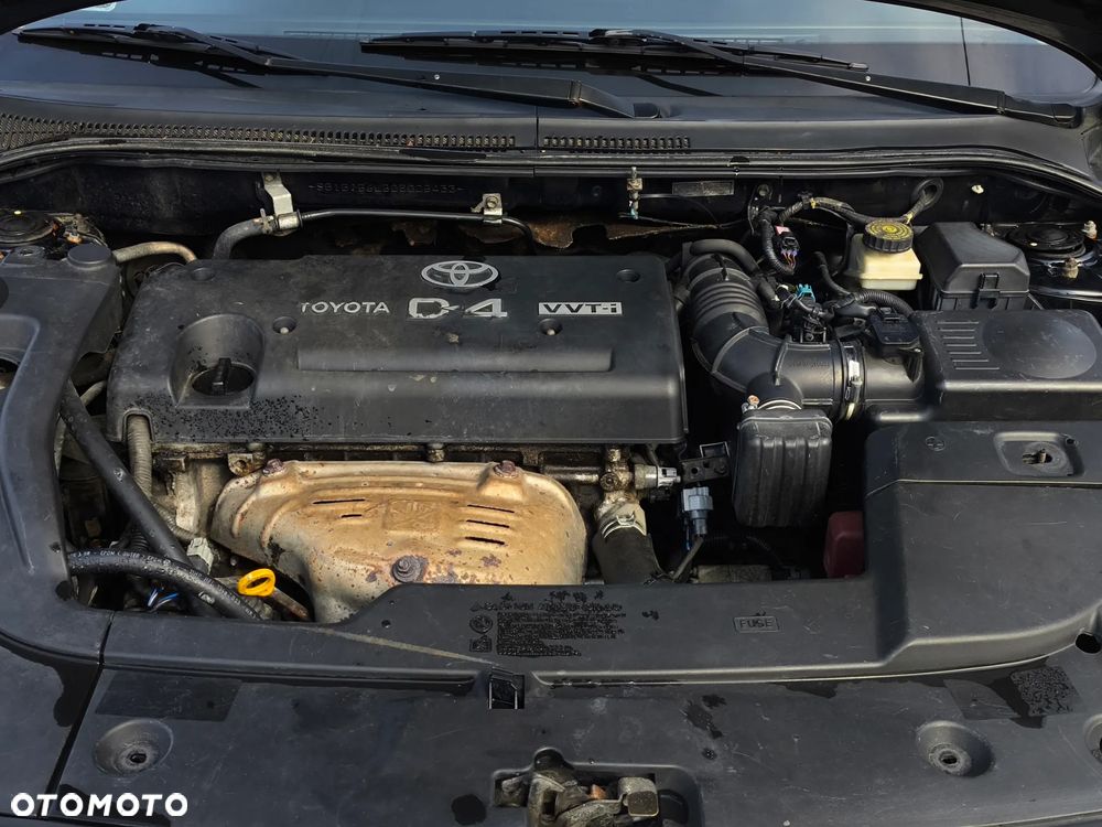 Toyota Avensis - 24