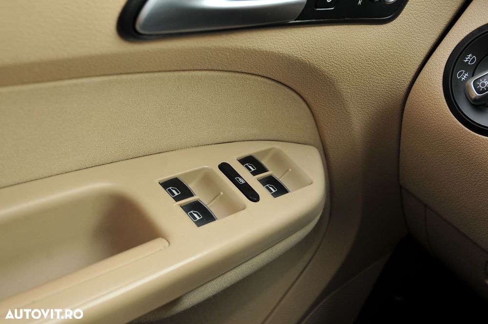 Volkswagen Touran - 23