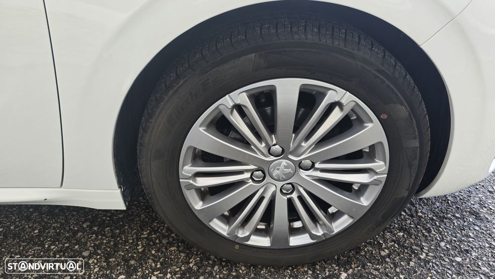 Peugeot 208 1.5 BlueHDi Signature - 24