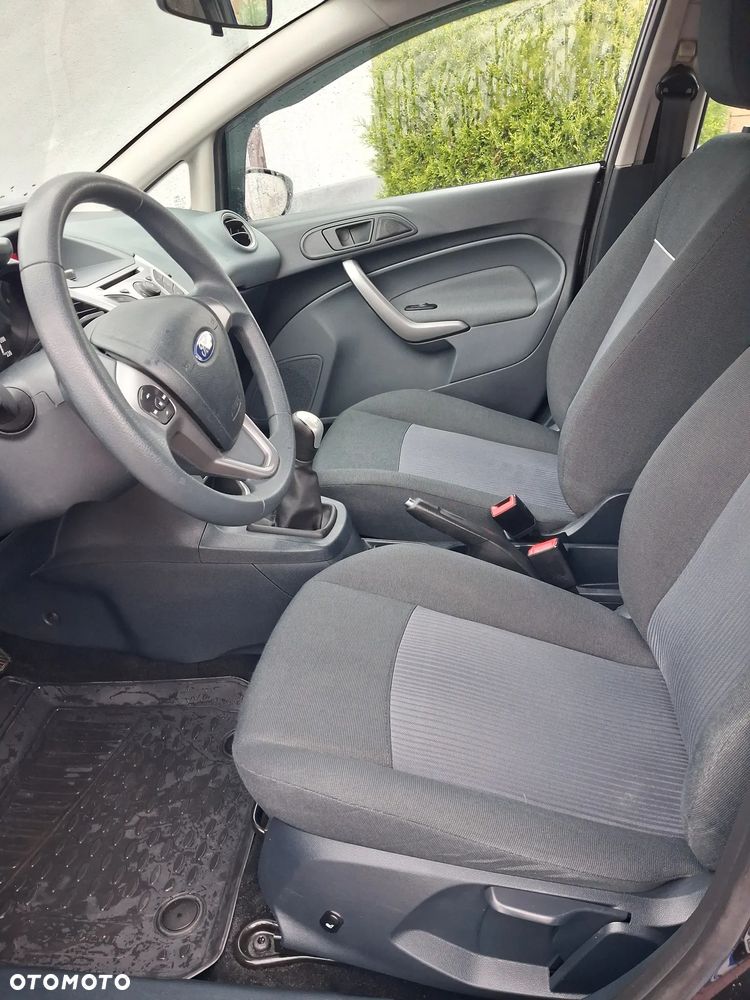 Ford Fiesta - 10