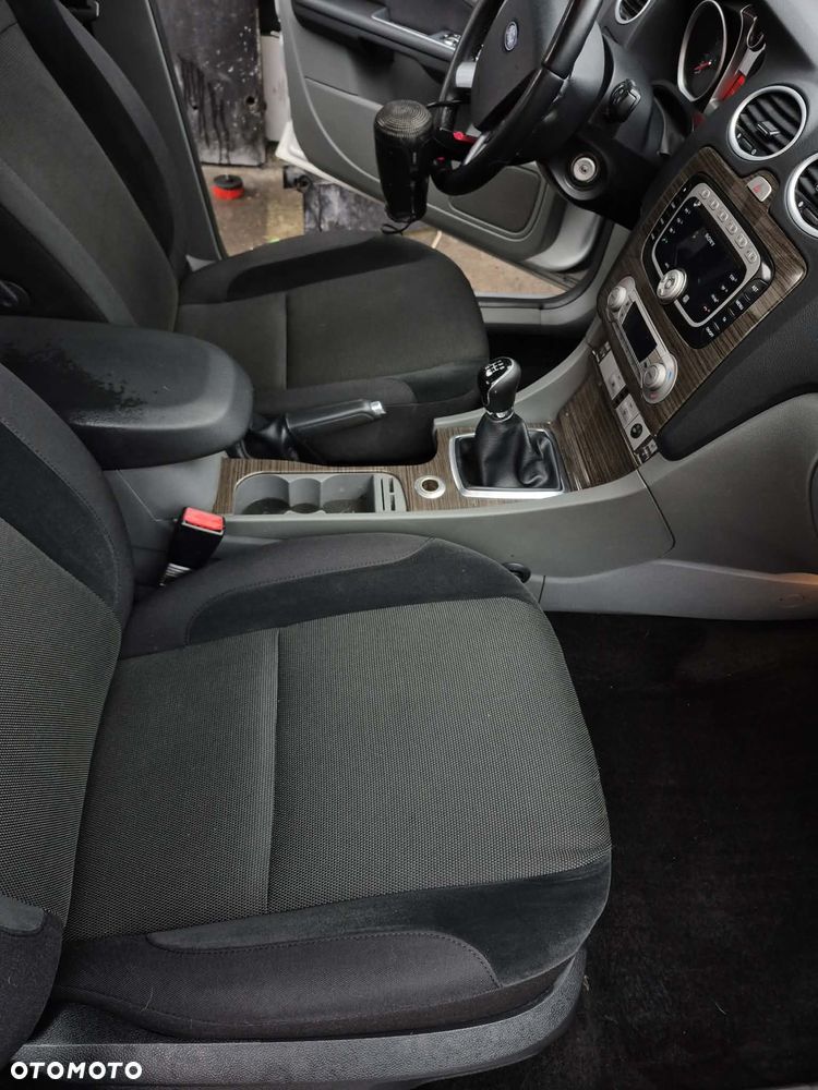 Ford Focus 1.6 Ti-VCT Ghia - 16