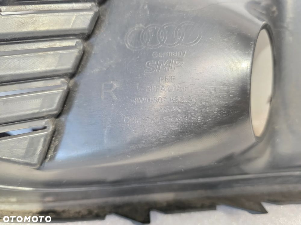 AUDI A4 B9 LIFT 18- ZWYKŁA LEWA / PRAWA KRATKA BOCZNA ZDERZAKA PRZEDNIEGO PRZÓD NR 8W0807682AJ / 8W0807681AJ NR AUKCJI KB24 - 6