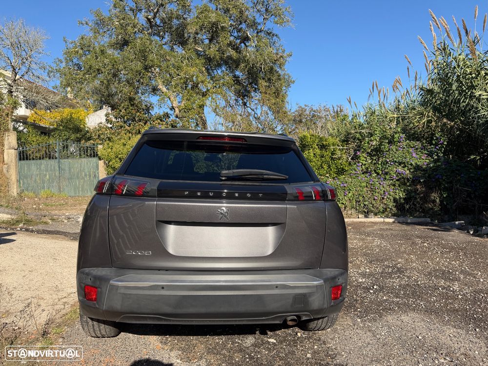 Peugeot 2008 - 8