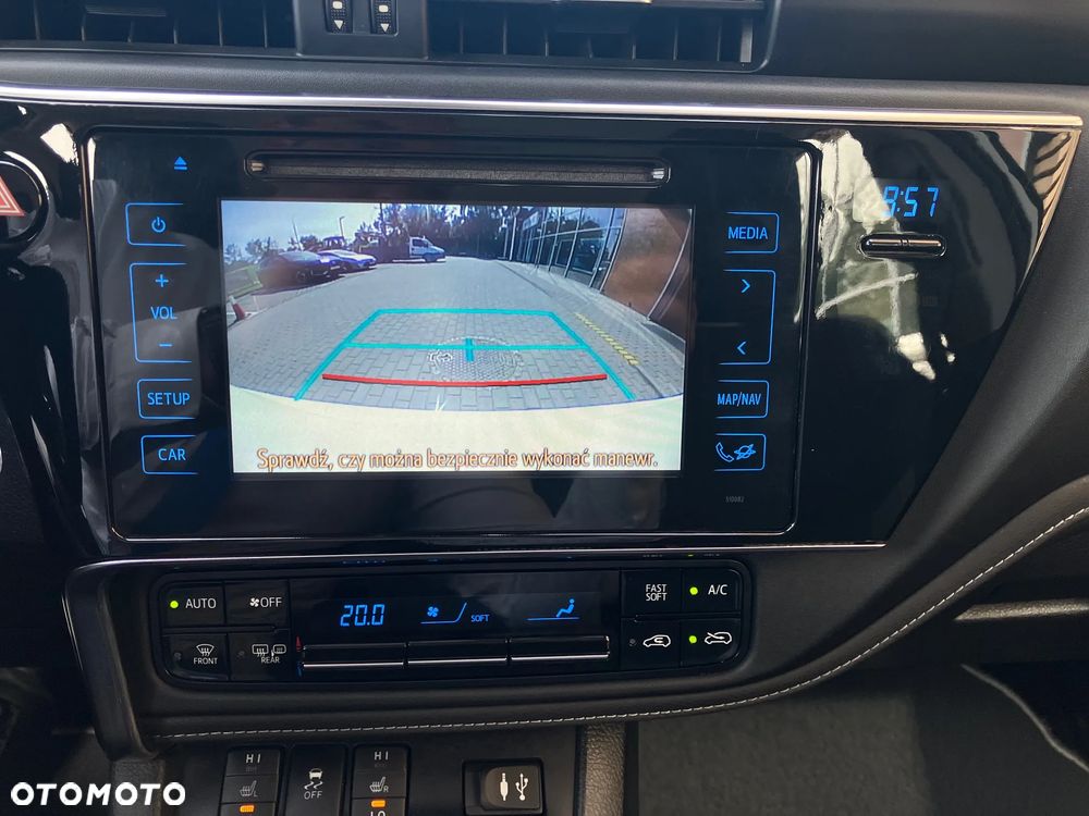 Toyota Auris Hybrid 135 Premium - 23