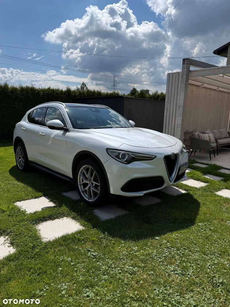 Alfa Romeo Stelvio 2.0 Turbo 16V AT8-Q4 Lusso Ti - 2