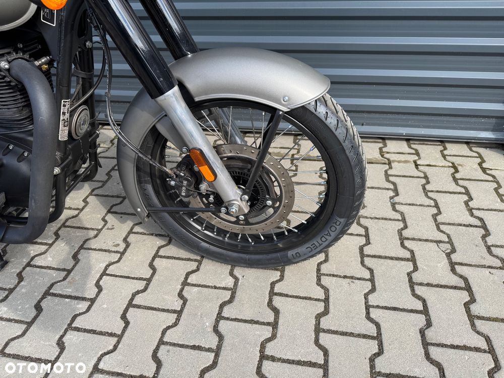 Royal Enfield Classic - 13