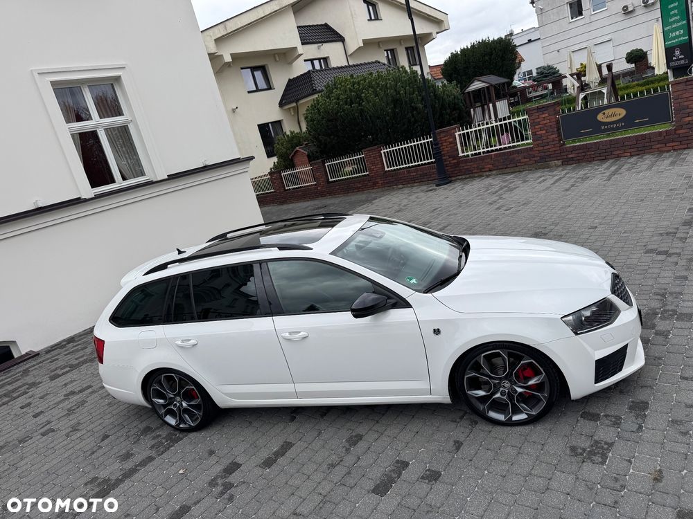 Skoda Octavia Combi 2.0 TDI DSG RS First Edition - 10