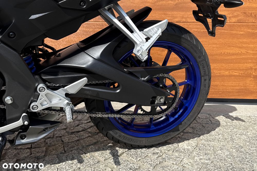 Yamaha MT - 28