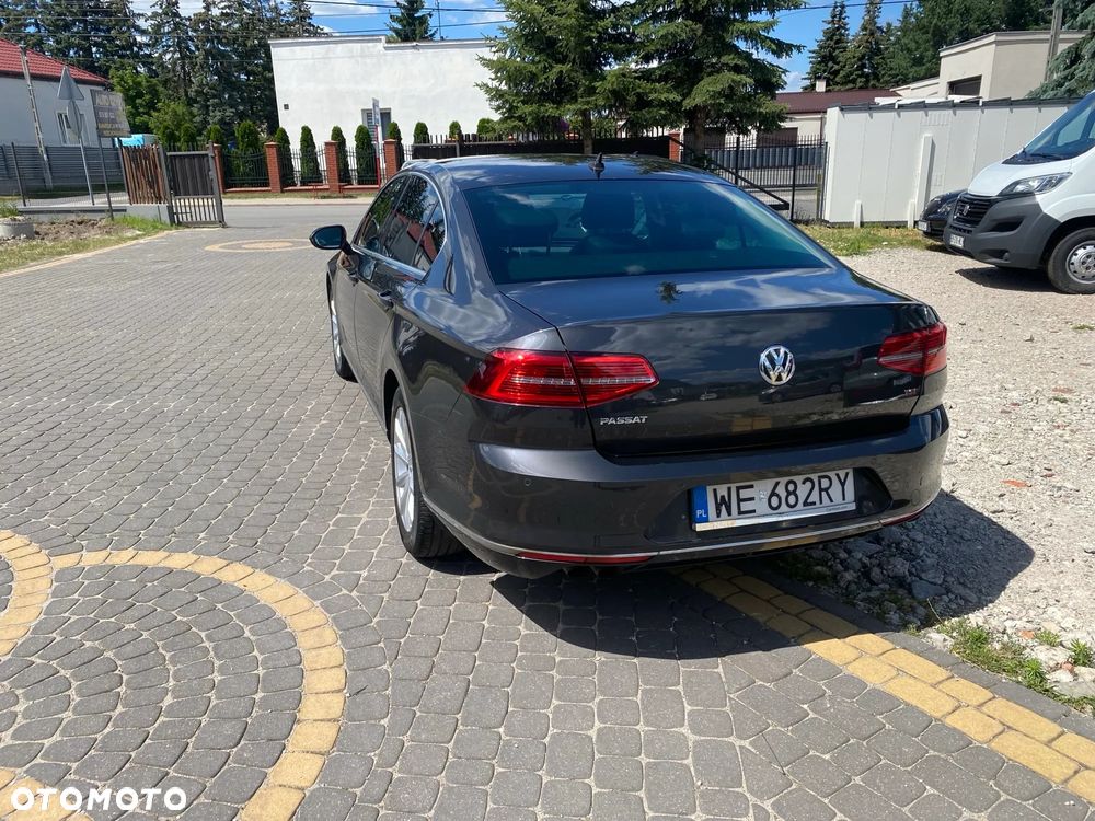 Volkswagen Passat - 4