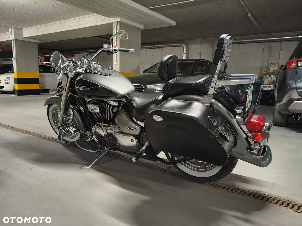 Suzuki Intruder - 6