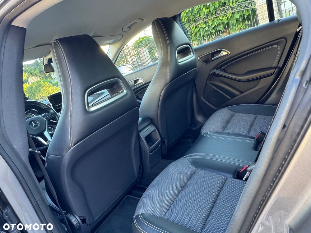 Mercedes-Benz CLA 180 - 21