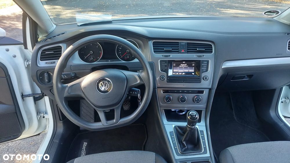 Volkswagen Golf 1.6 TDI BlueMotion Comfortline - 24