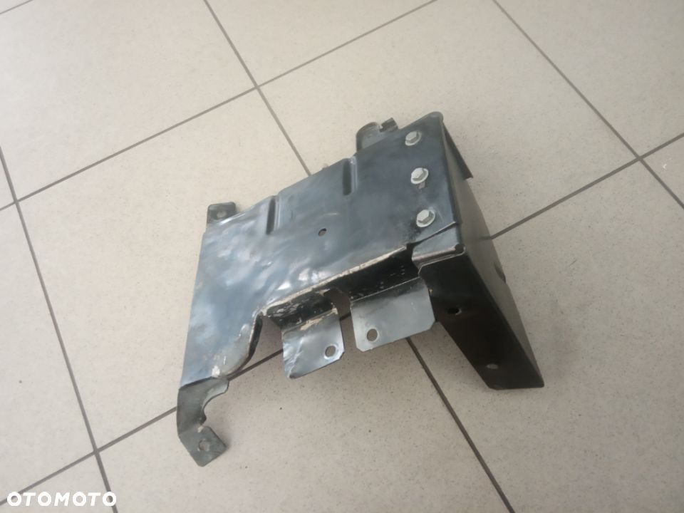 Maserati granturismo mocowanie nadkola lewe wzmocnienie - 3