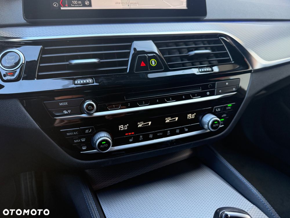 BMW Seria 5 520d xDrive Touring M Sport Edition - 27
