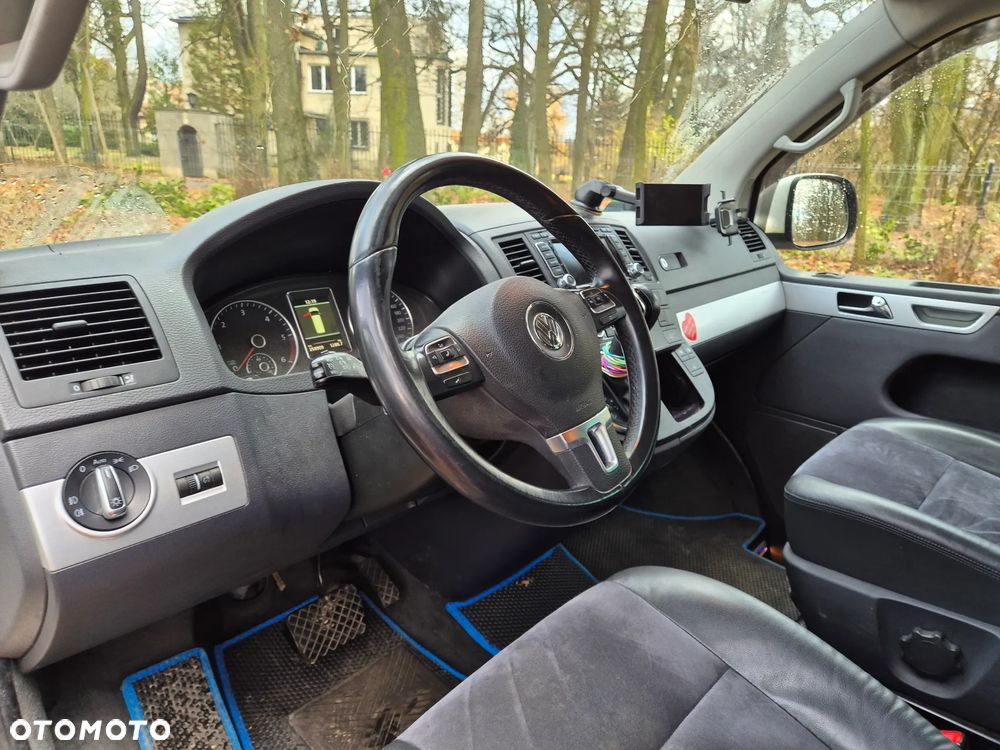 Volkswagen Multivan - 13