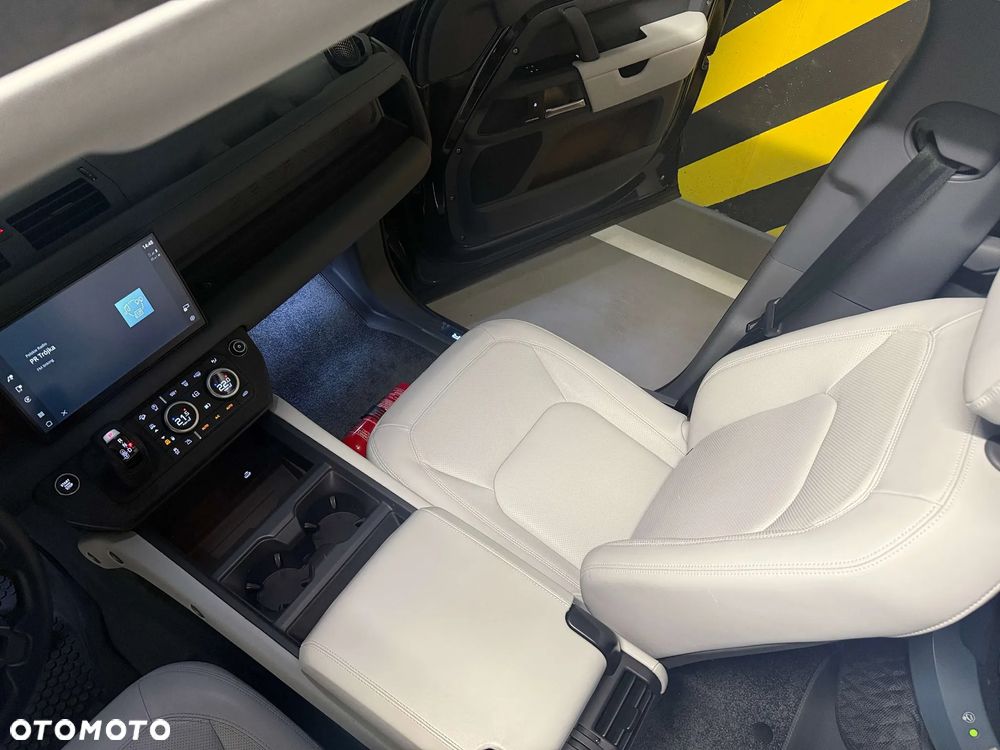Land Rover Defender 3.0 D250 mHEV X-Dynamic S - 18