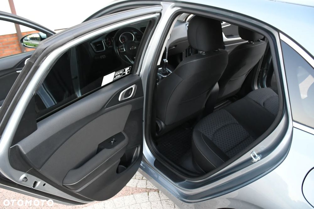 Kia Ceed 1.6 CRDi mHEV L Business Line - 23
