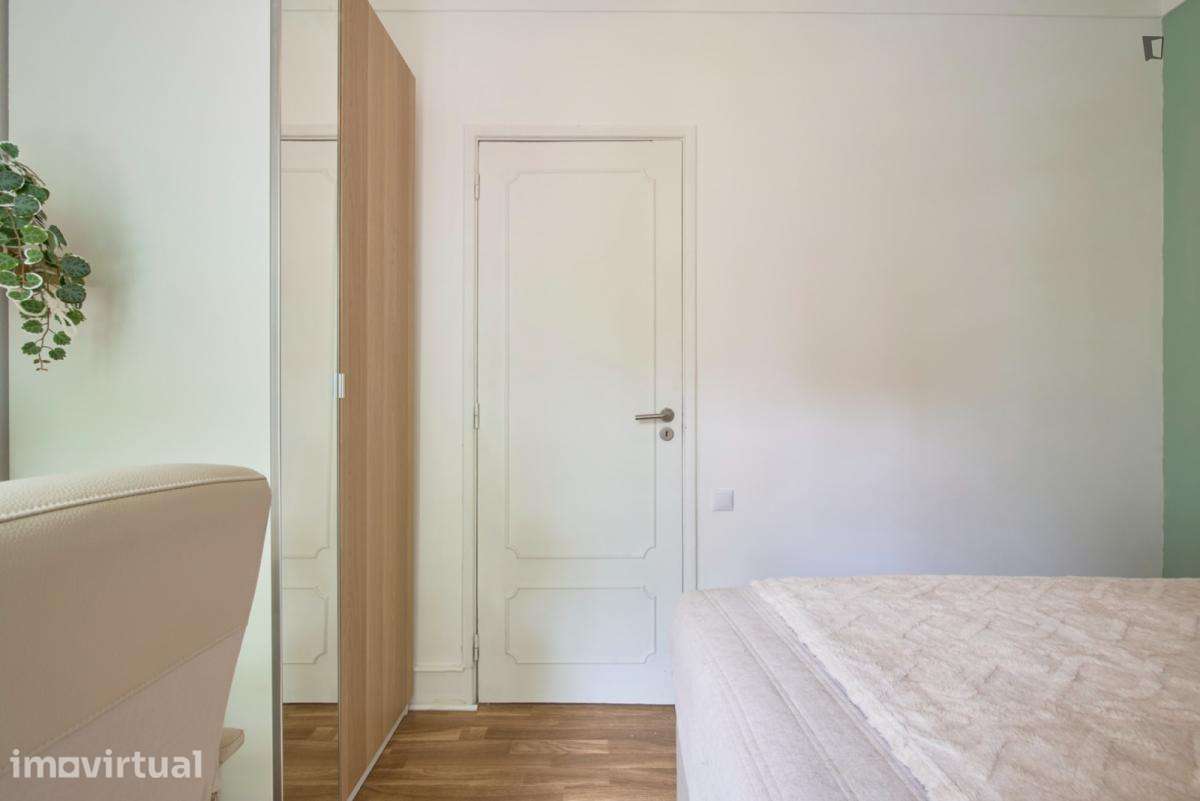 Quarto - localizado em Roma-Areeiro Lisbon - Grande imagem: 3/34