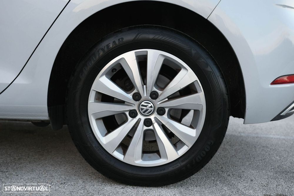 VW Golf 1.6 TDI Confortline - 26