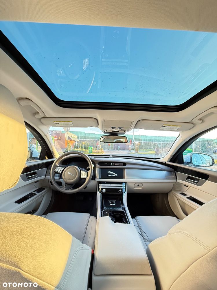 Jaguar XF 2.0 T R-Sport - 2