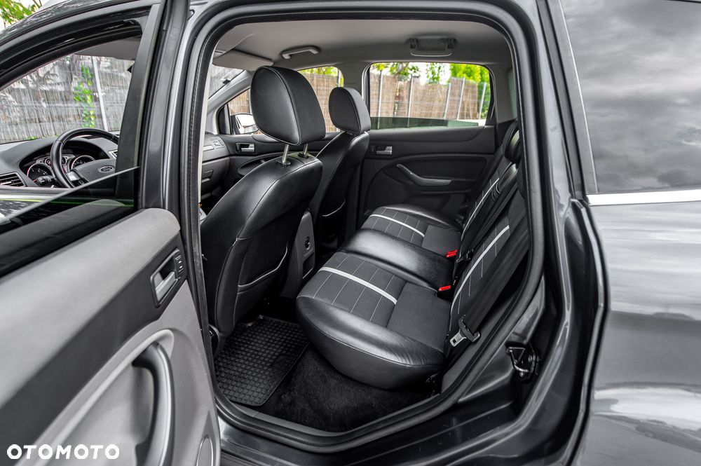 Ford Kuga 2.5 4x4 Titanium - 24