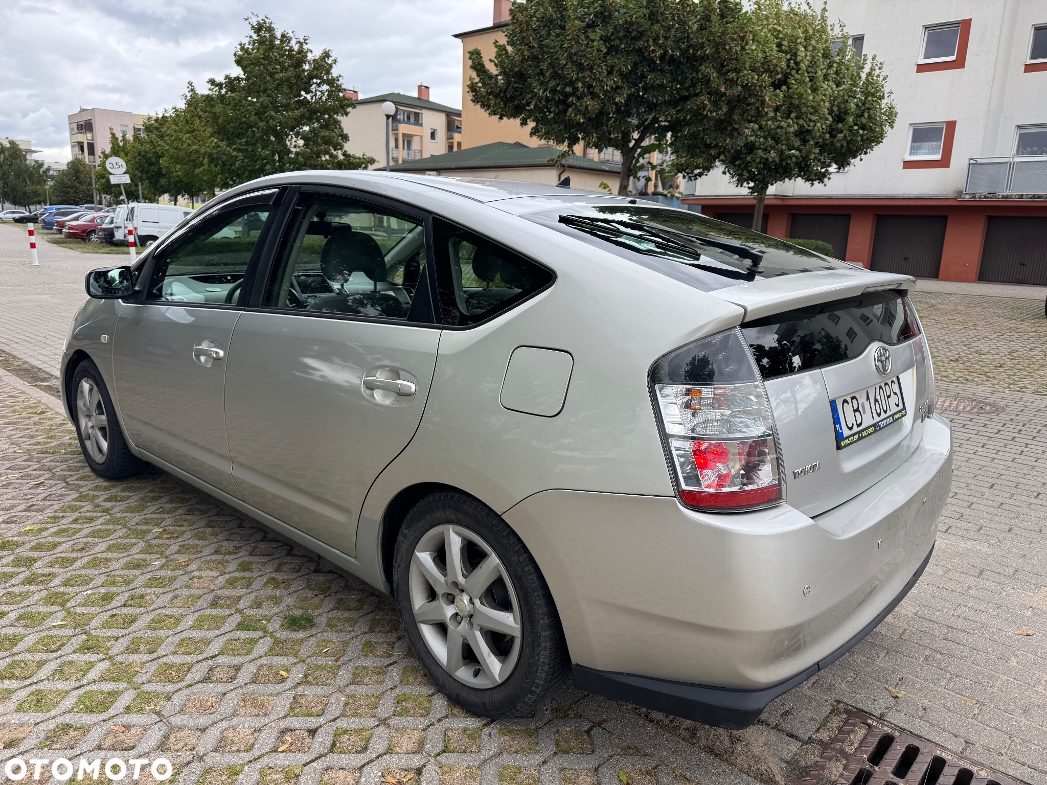 Toyota Prius ver--hybrid-sol - 5