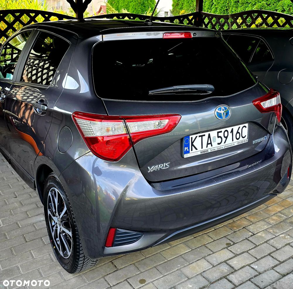 Toyota Yaris Hybrid 100 Premium - 14