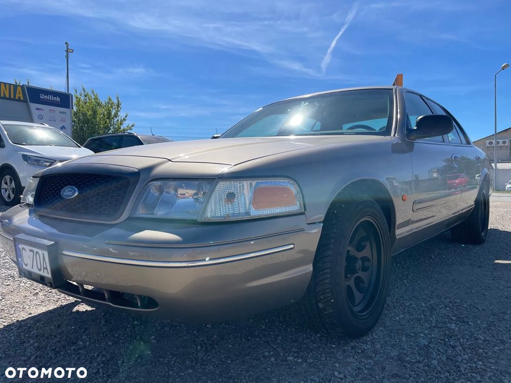 Ford Crown - 17