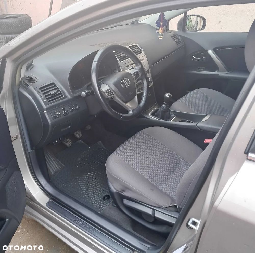 Toyota Avensis 2.0 D-4D Active - 6