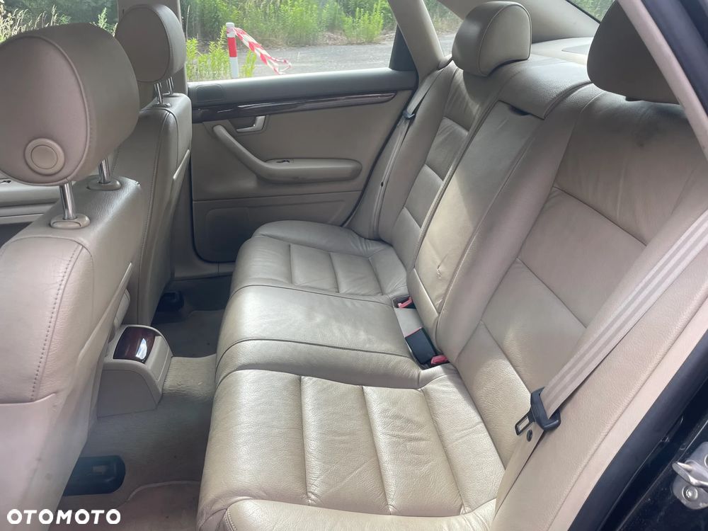 Audi A4 Limousine - 14