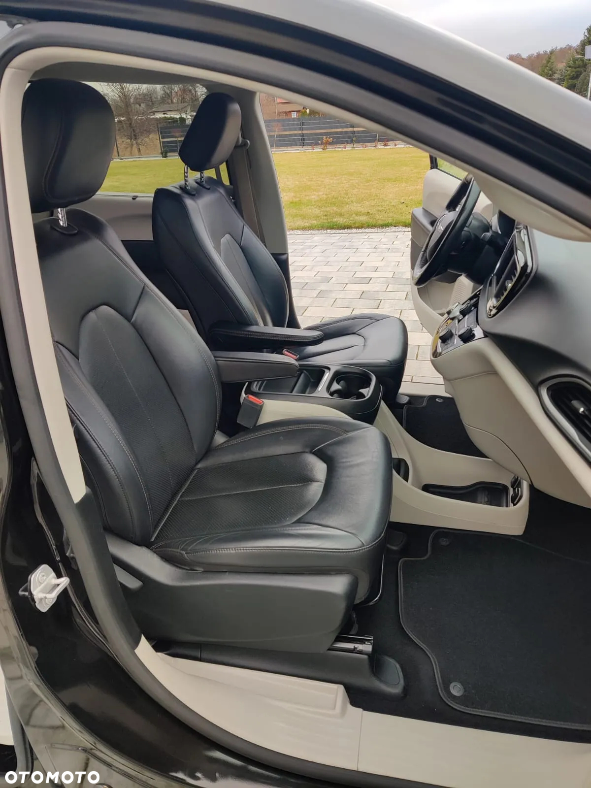 Chrysler Pacifica - 16