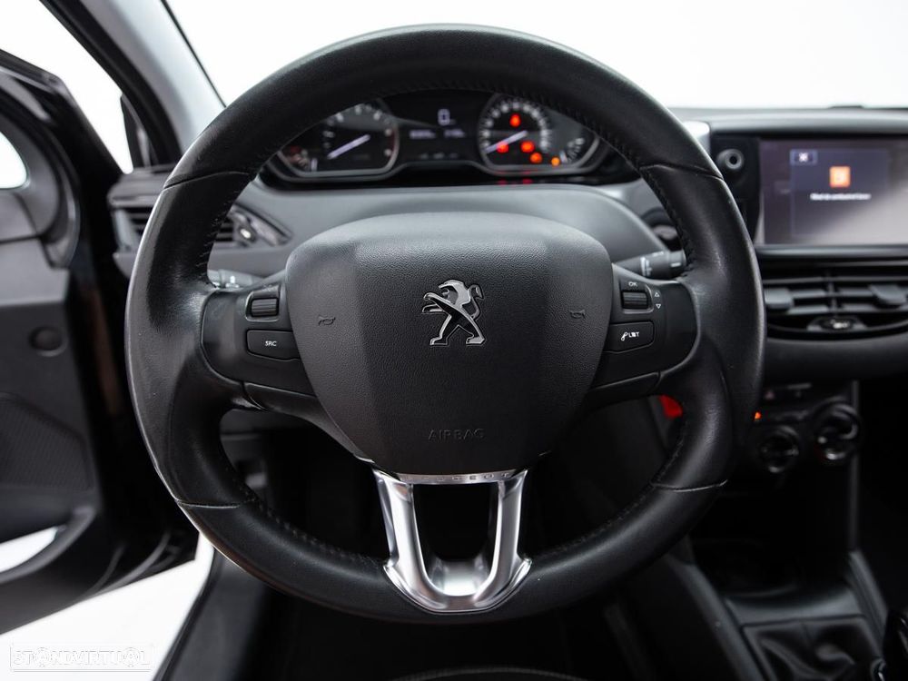 Peugeot 208 - 14
